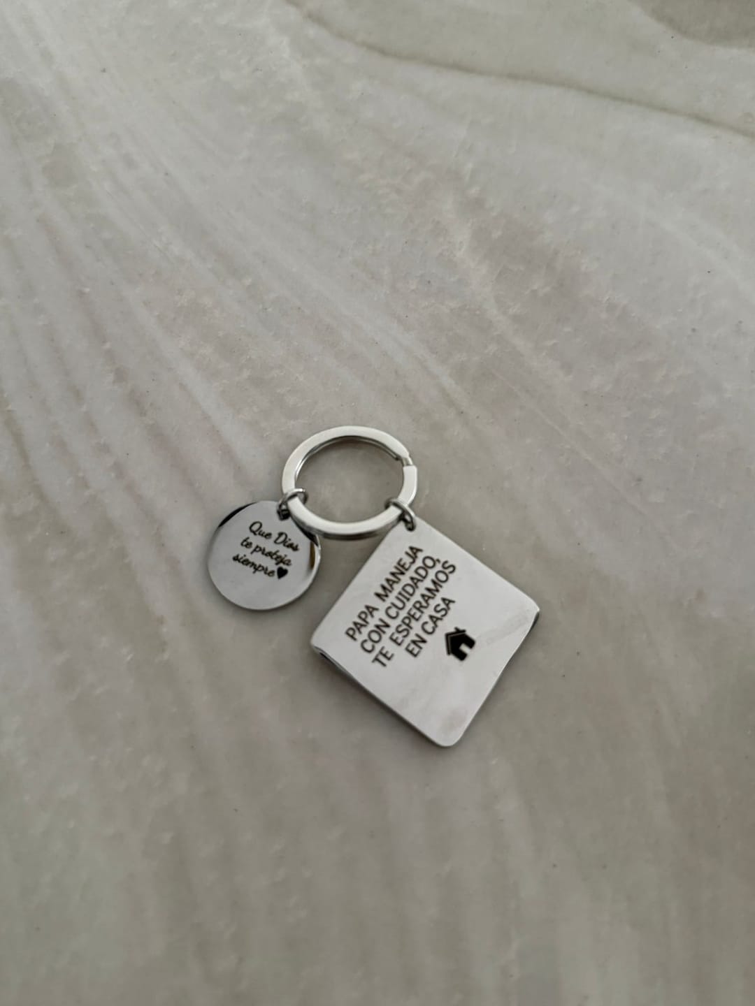 Customer photo review of Llavero Personalizado Cuadrado