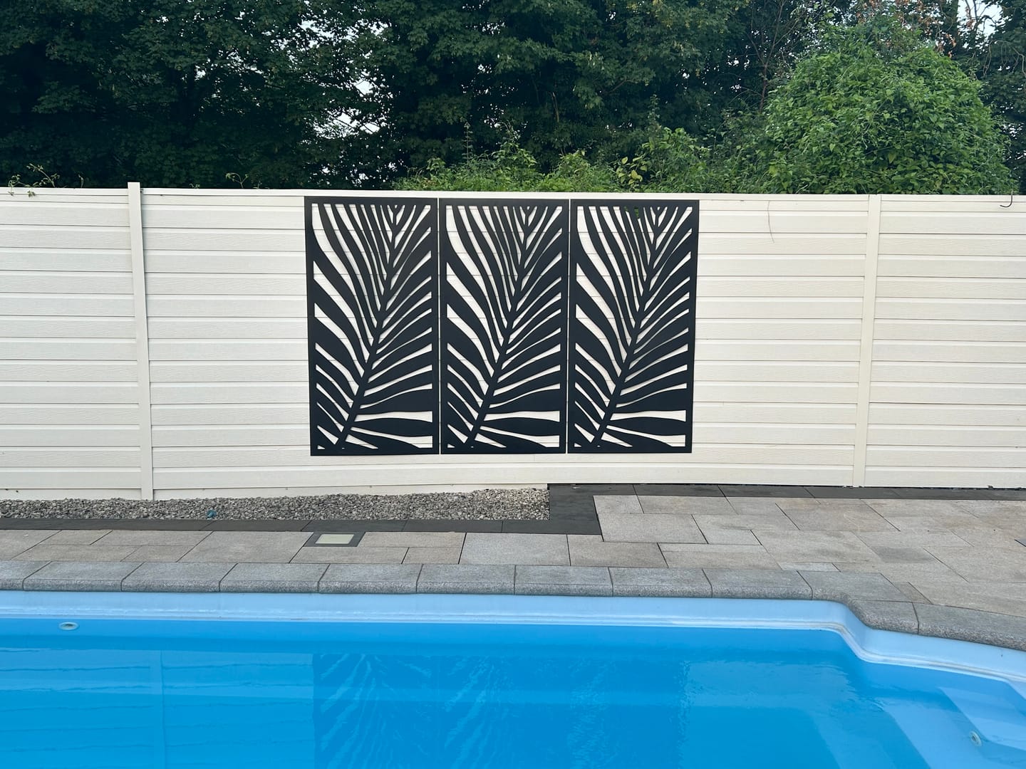 Customer photo review of 3 Black Frond Large Screens - 5mm