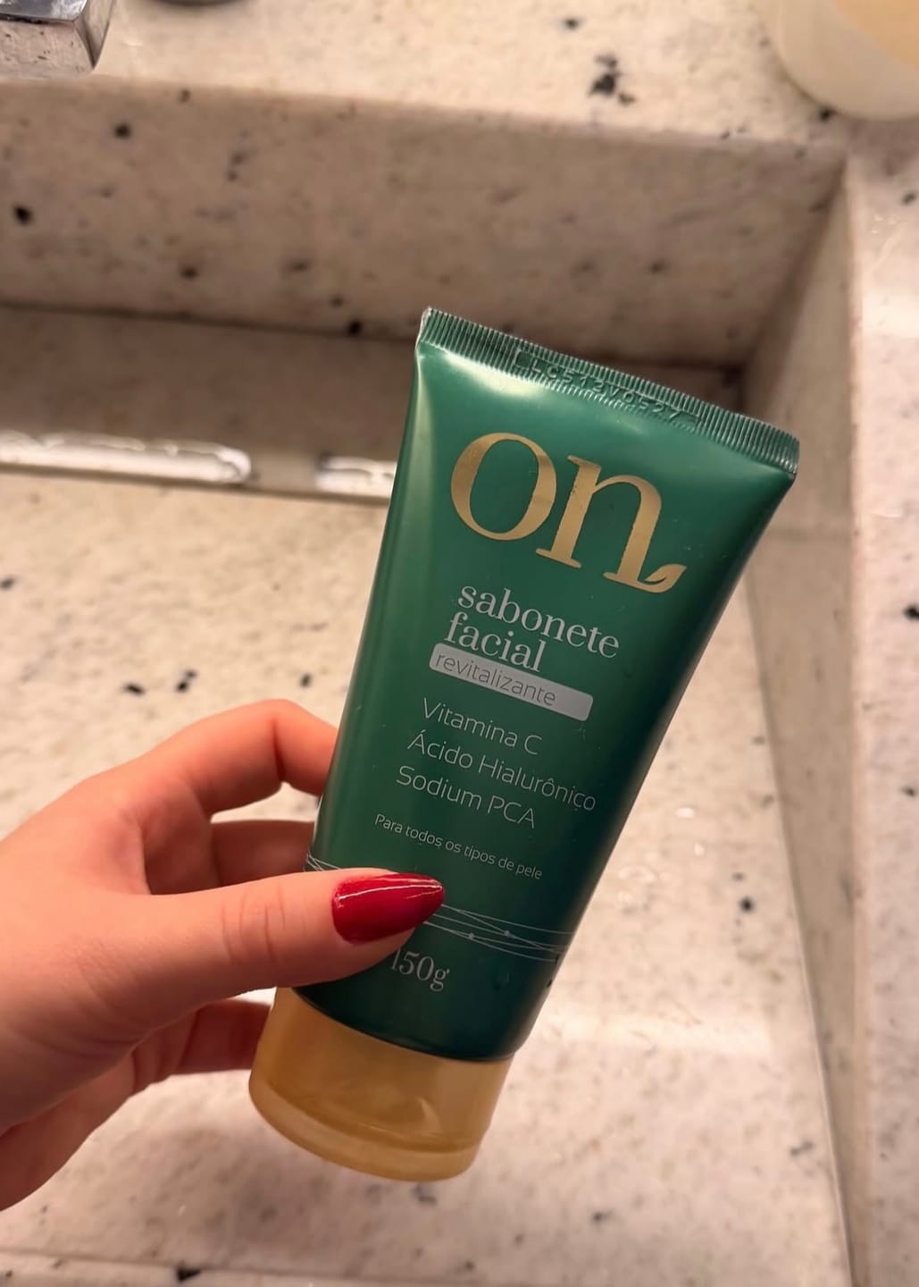 Customer photo review of Sabonete Facial Vitamina C e Ácido Hialurônico ON 150 g