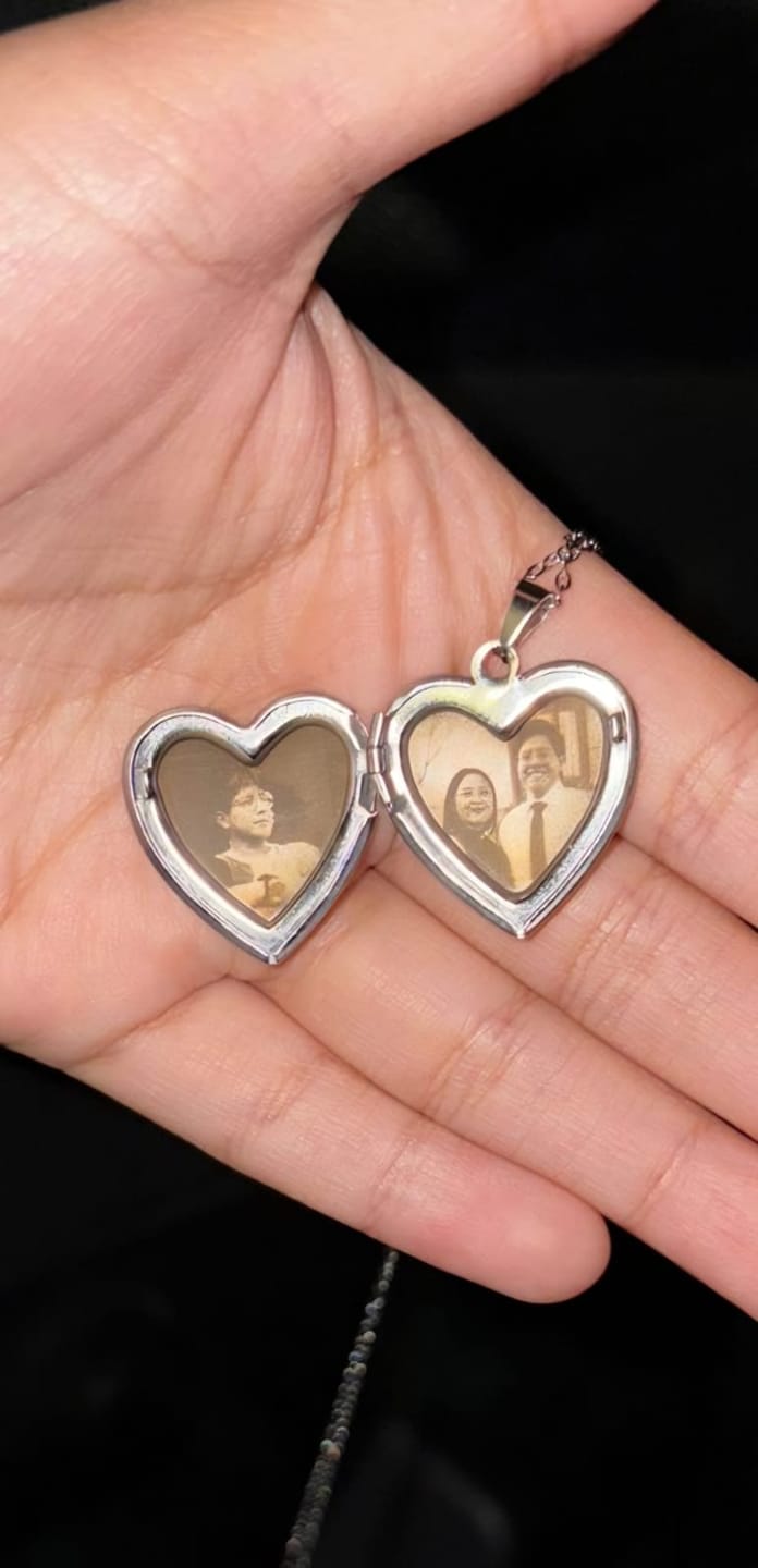 Customer photo review of Relicario Love Personalizado Grabado Láser
