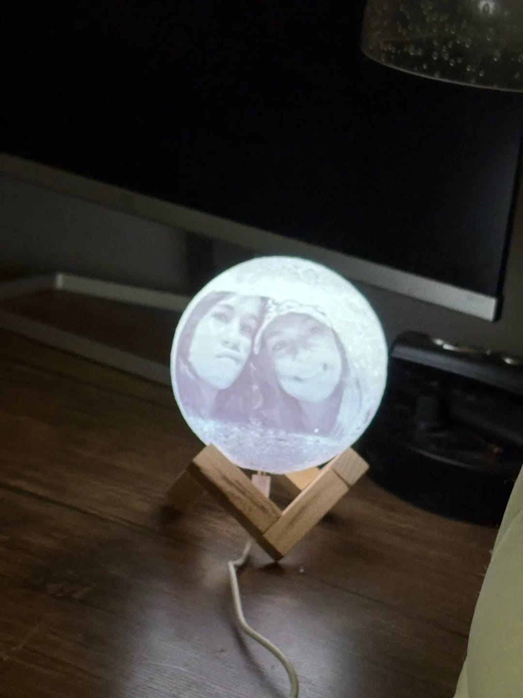 Customer photo review of Lámpara Luna 3D Personalizada