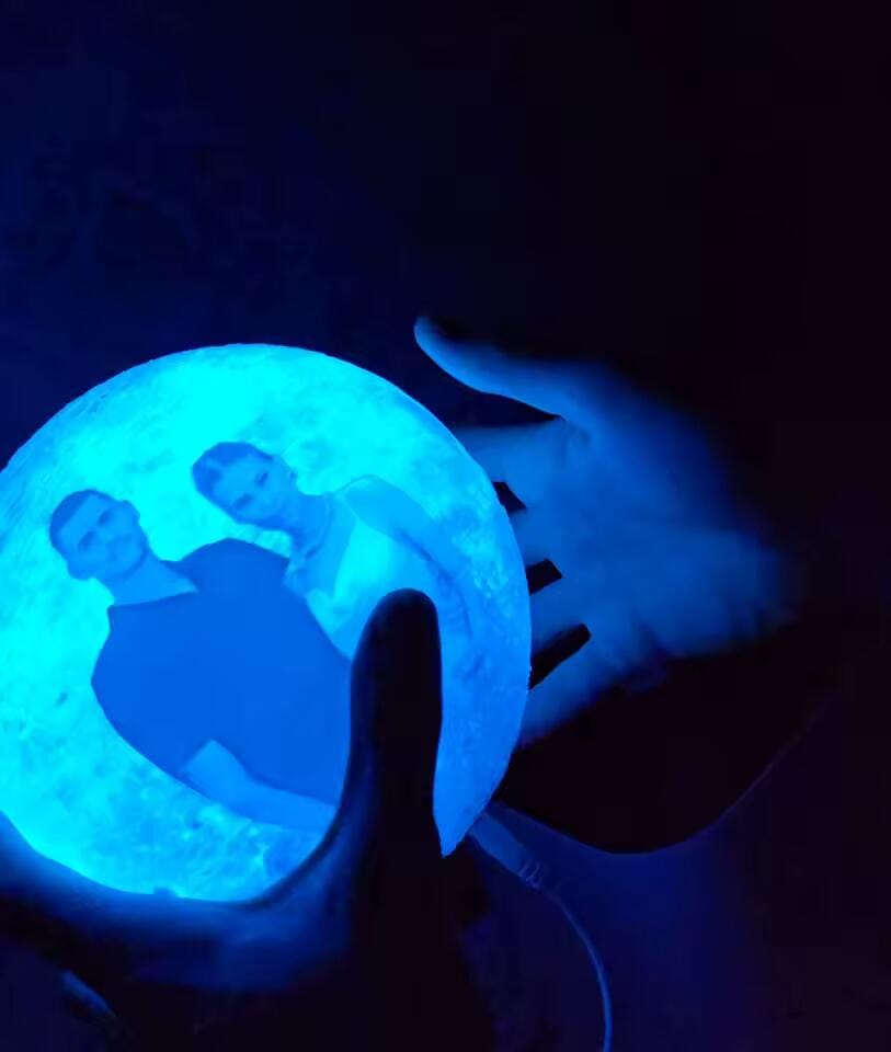 Customer photo review of Lámpara Luna 3D Personalizada