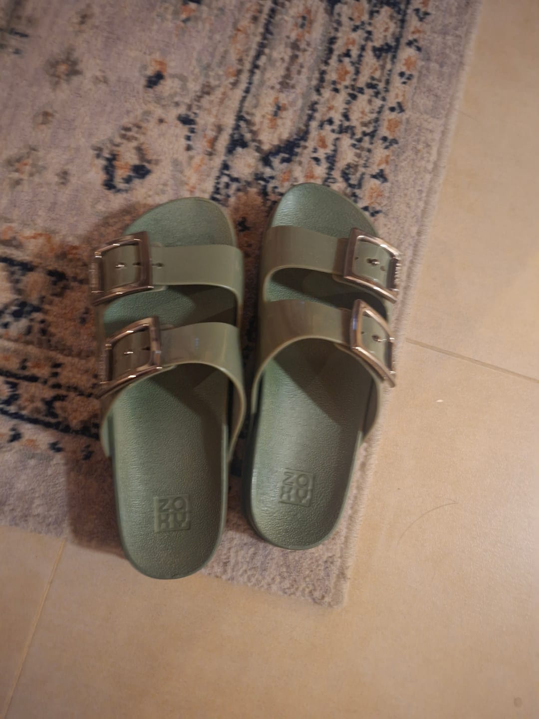 Customer photo review of כפכפי גומי עם רצועות עבות לנשים Partner