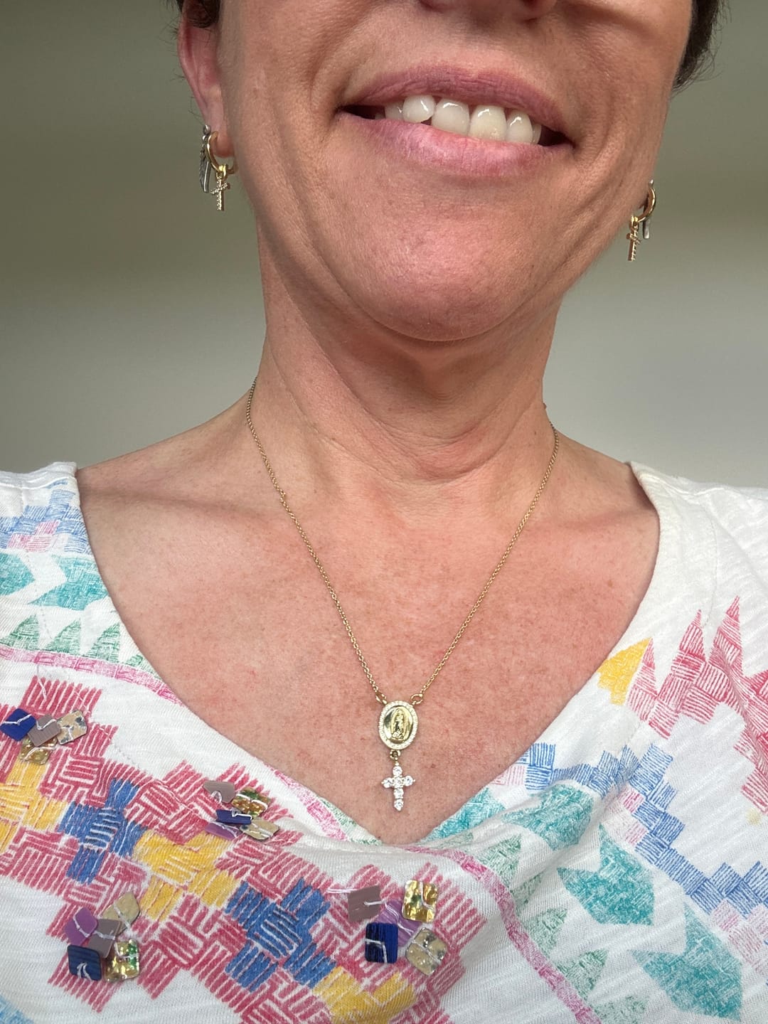 Customer photo review of Collier Vierge & Croix Divine