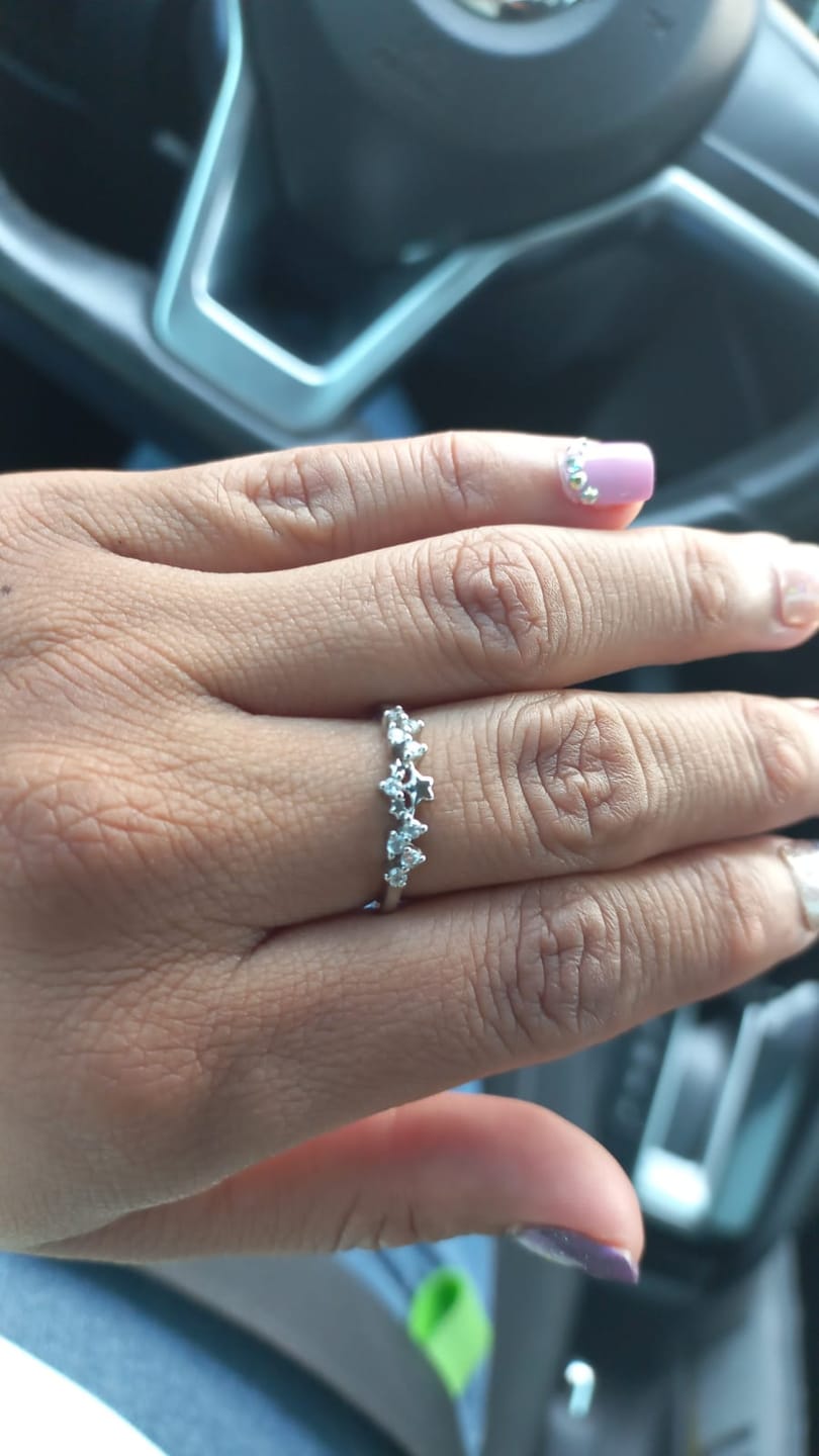Customer photo review of Anillo Ajustable Estrella y Diamantes