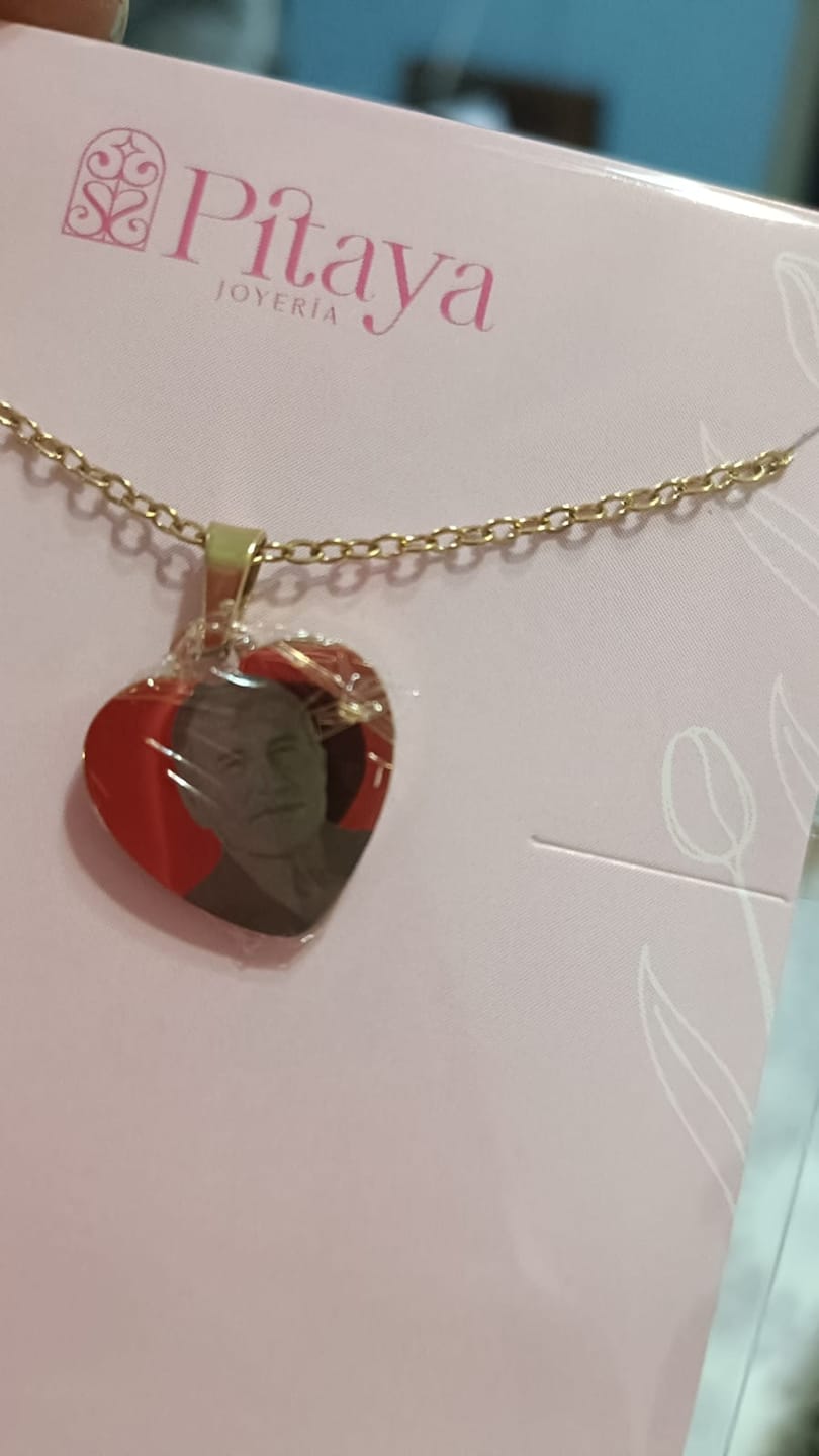 Customer photo review of Collar Romantic Personalizado