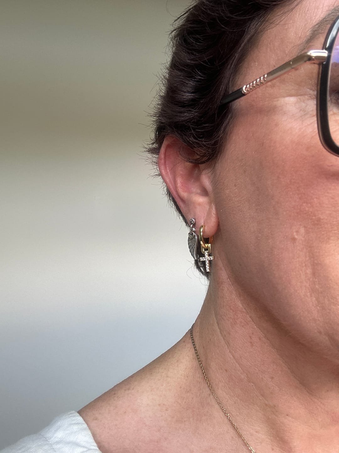 Customer photo review of Boucles d'Oreilles Croix Brillance