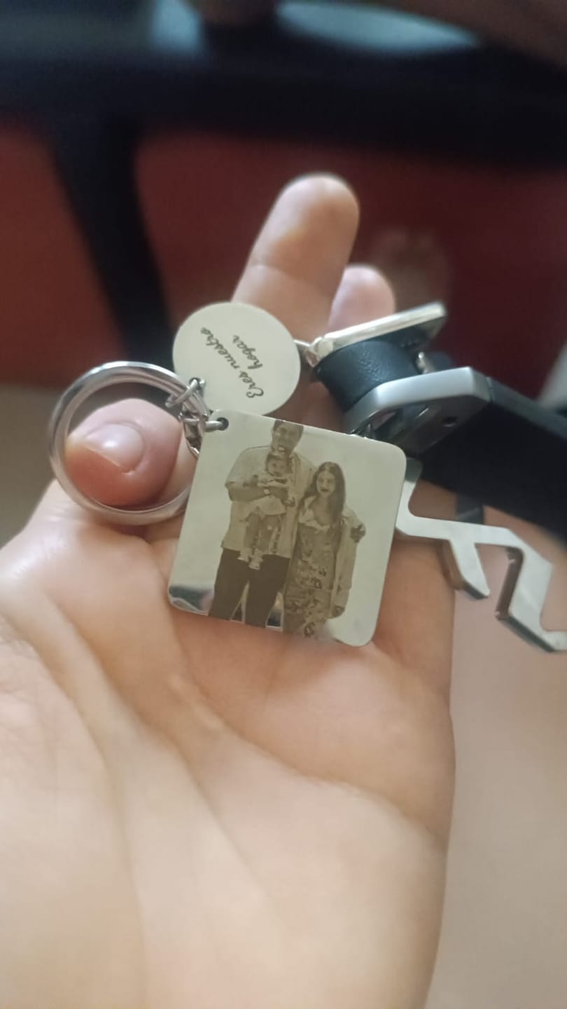 Customer photo review of Llavero Personalizado Cuadrado