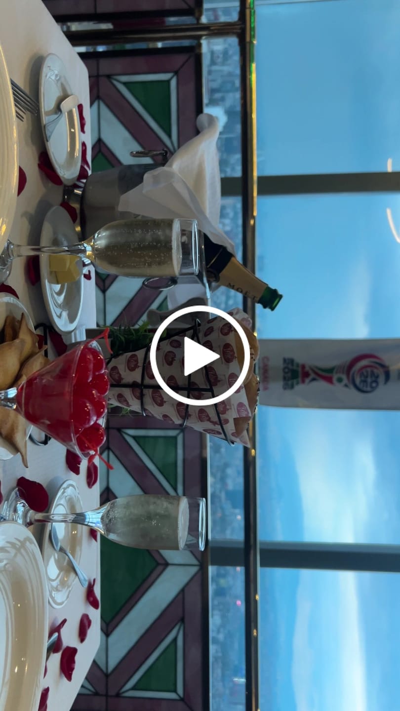 Customer video review of Menú Aniversario