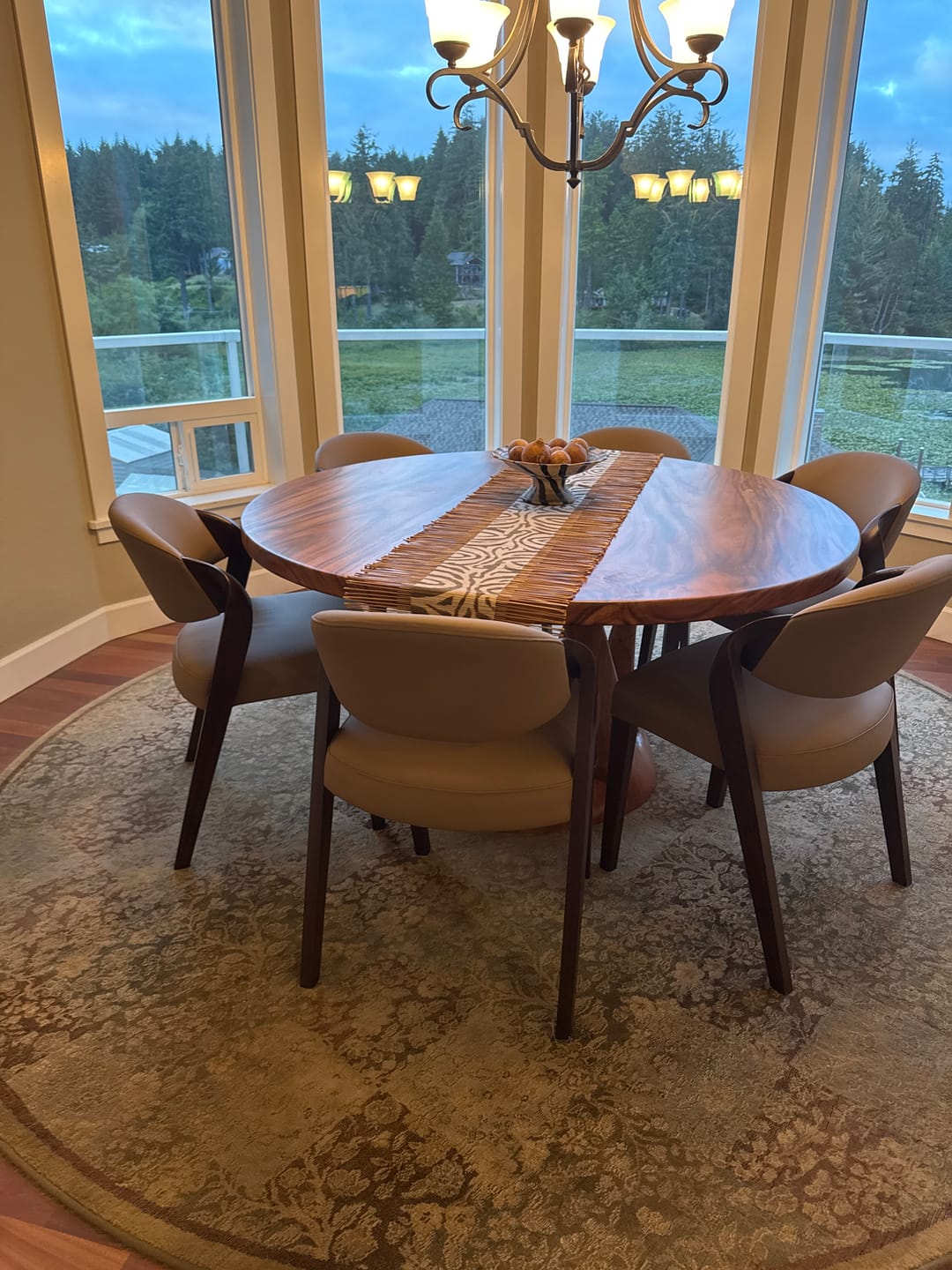 Customer photo review of Sculptural Round Dining Table For Contemporary Interior