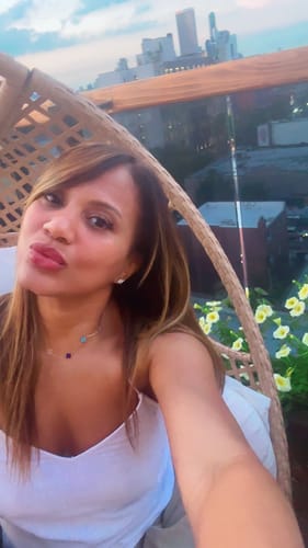 Customer selfie showing her glowing, fresh-looking skin after using the Seranova Micro Infusion System.