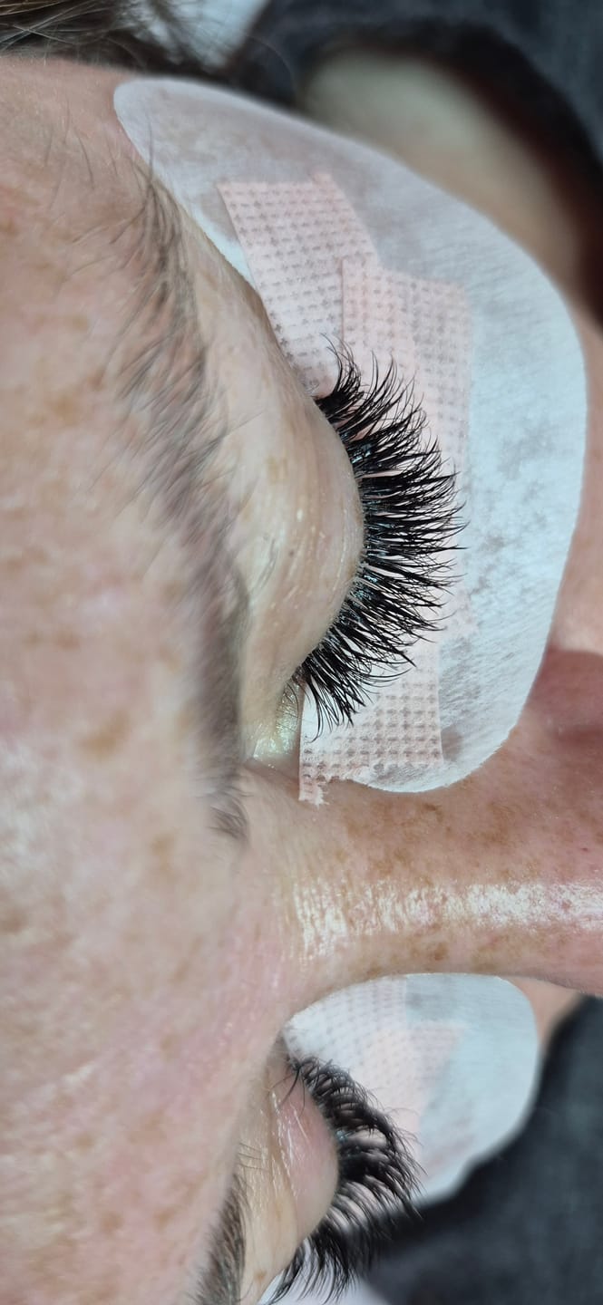 Customer photo review of EYELASH EXTENSION GLUE: BARBIE