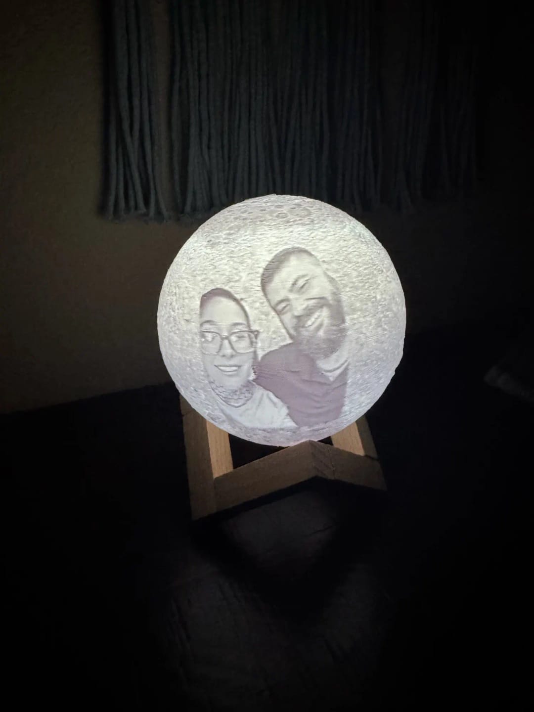 Customer photo review of Lámpara Luna 3D Personalizada