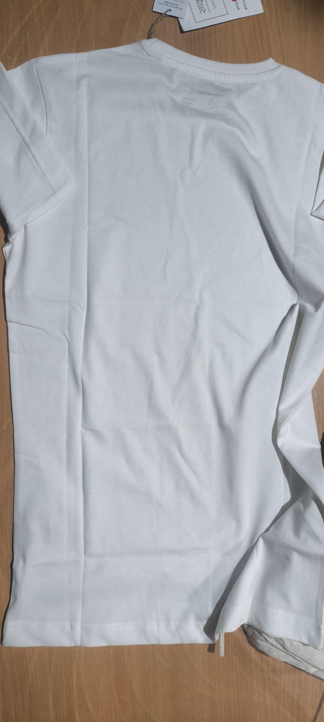 Customer photo review of Men Off White Round Neck T-shirt