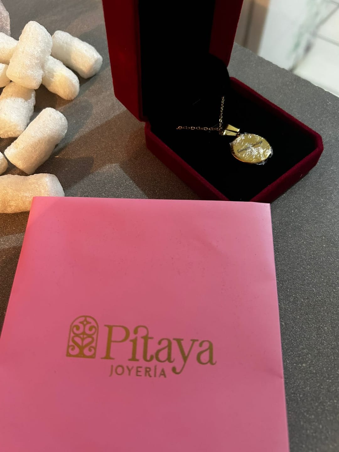 Customer photo review of Cajita de Regalo Red Wine Collar o Pulsera