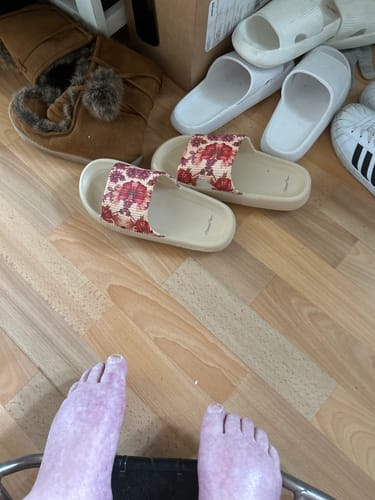 Kundrecension med foto av HappyFlops Botanics