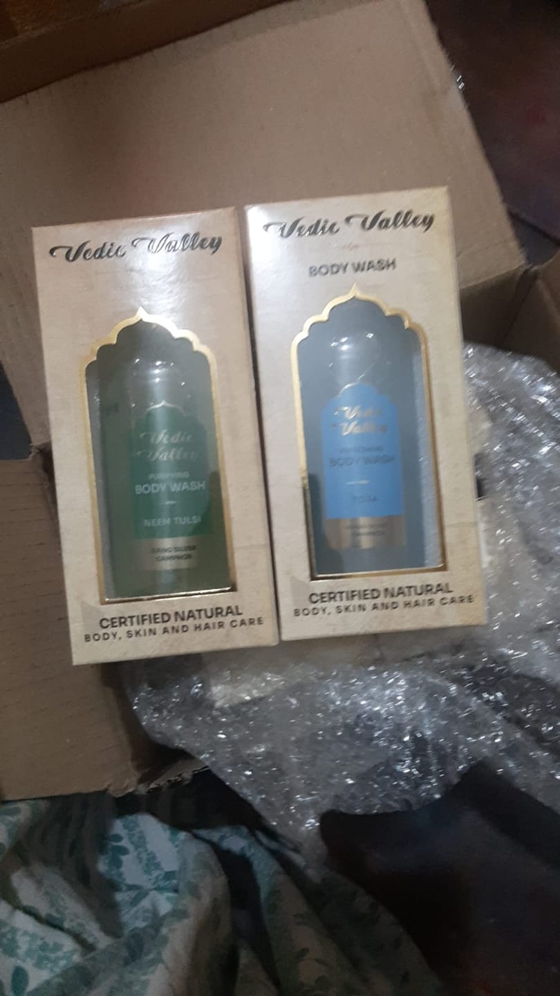 Customer photo review of Body Wash Trio (Oud Chandan, Gilli Mitti, Toja)