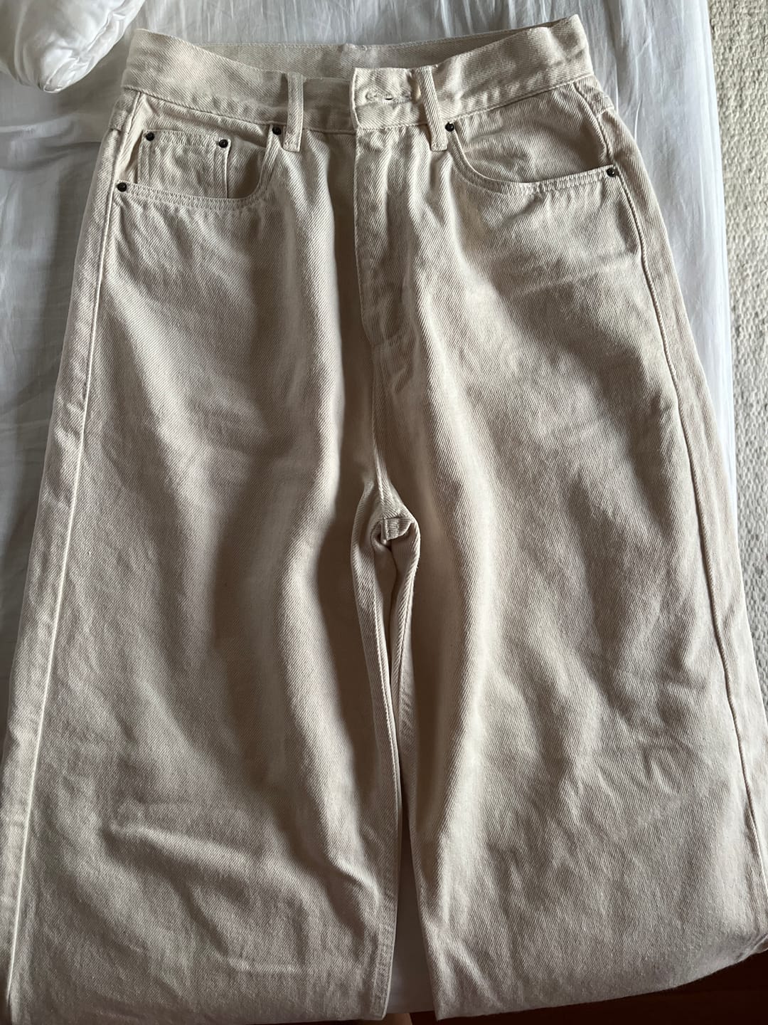 Customer photo review of Calça Jeans Wide Leg Buriti Bege