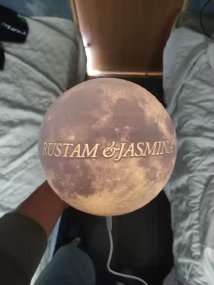 Customer photo review of Lámpara Luna 3D Personalizada