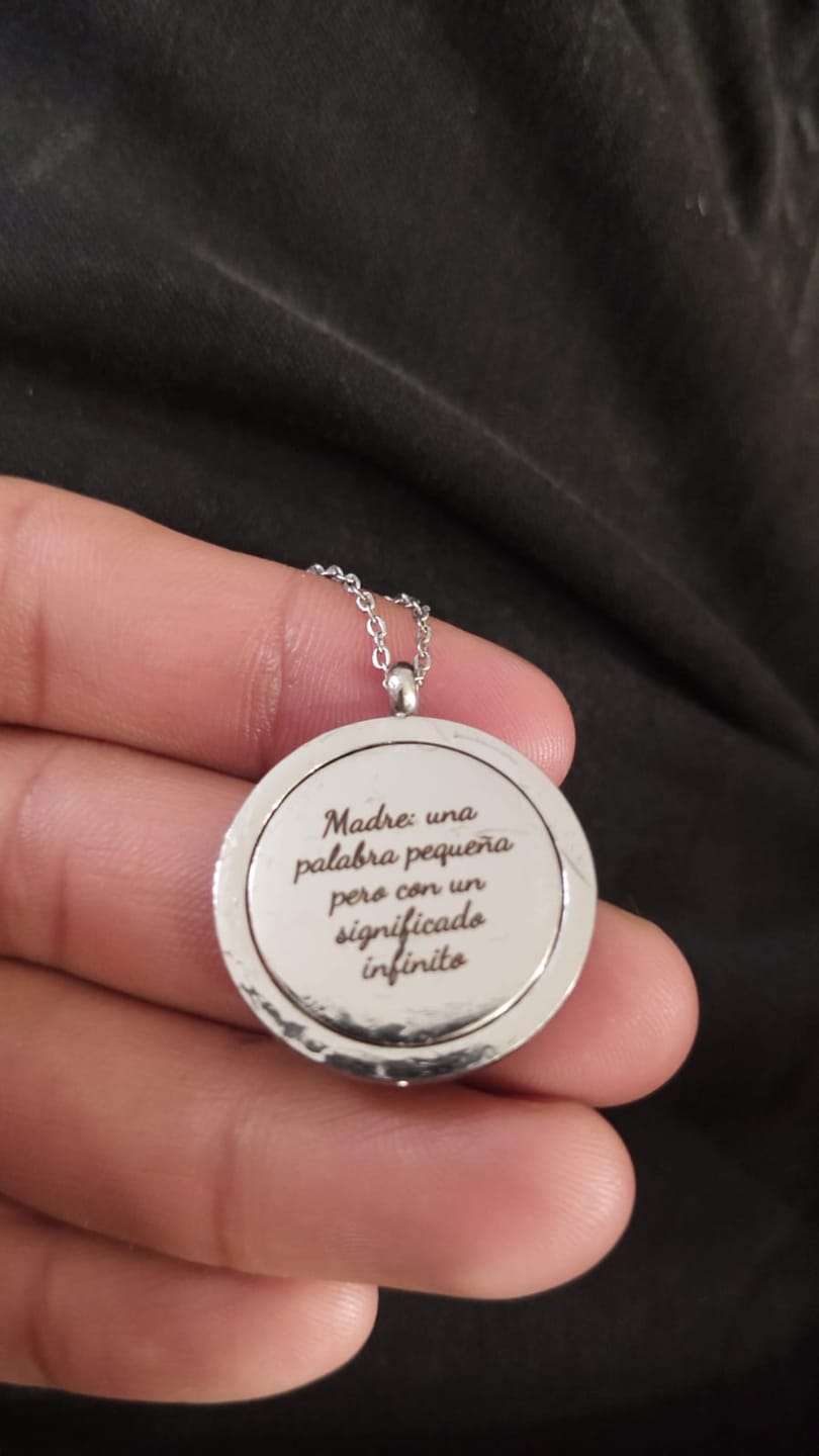 Customer photo review of Collar Memory  Personalizado