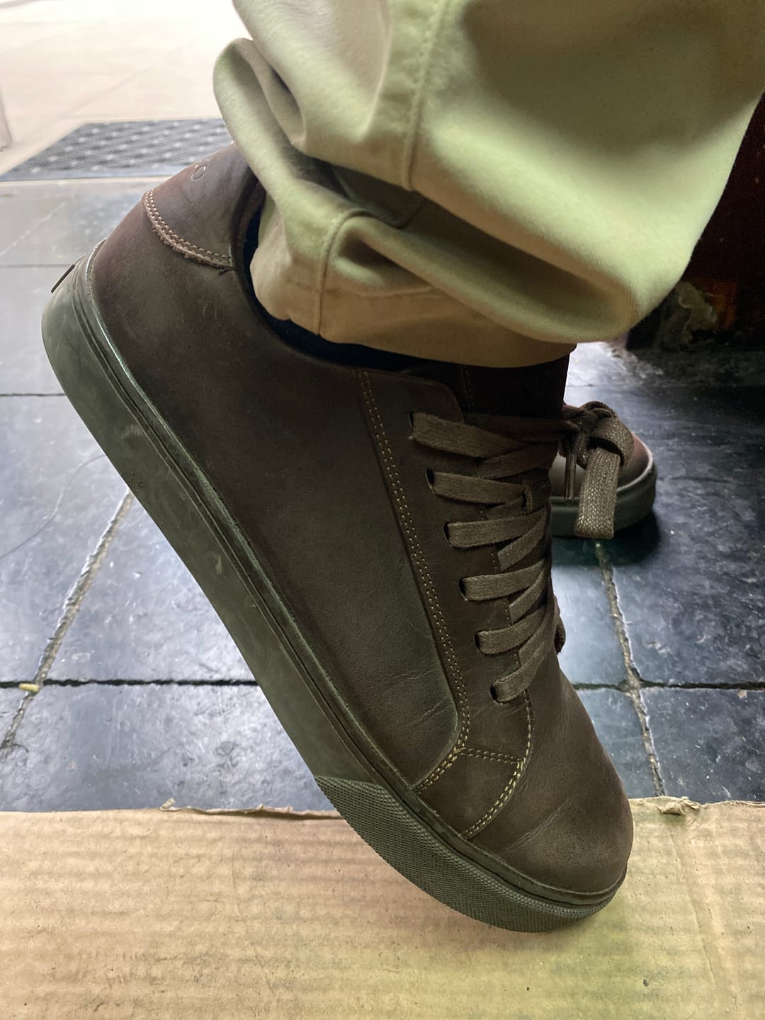 Customer photo review of Zapatilla Hombre Montblanc Chocolate