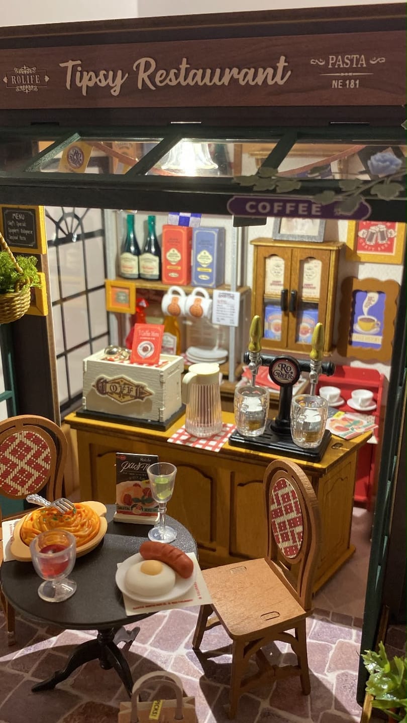 Customer photo review of Rolife DIY Mini House - Casas Miniatura Tipsy Restaurant