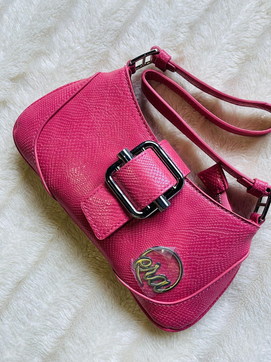 Customer photo review of Pink Lily Shoulder Bag