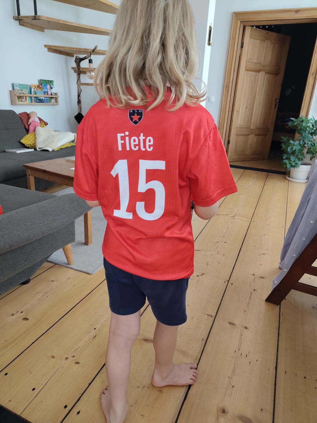 Customer photo review of Benutzerdefinierte Fußball Trikots für Männer Frauen Personalisierte Fußball Uniformen für Erwachsene und Kind Rot&Weiß