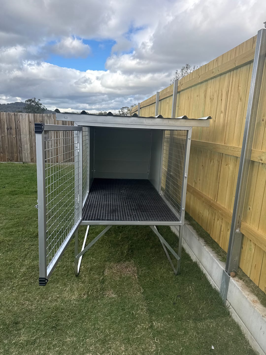 Customer photo review of Raised Safety Kennel