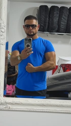 Customer photo review of AVERON™ FITFLEX TEE