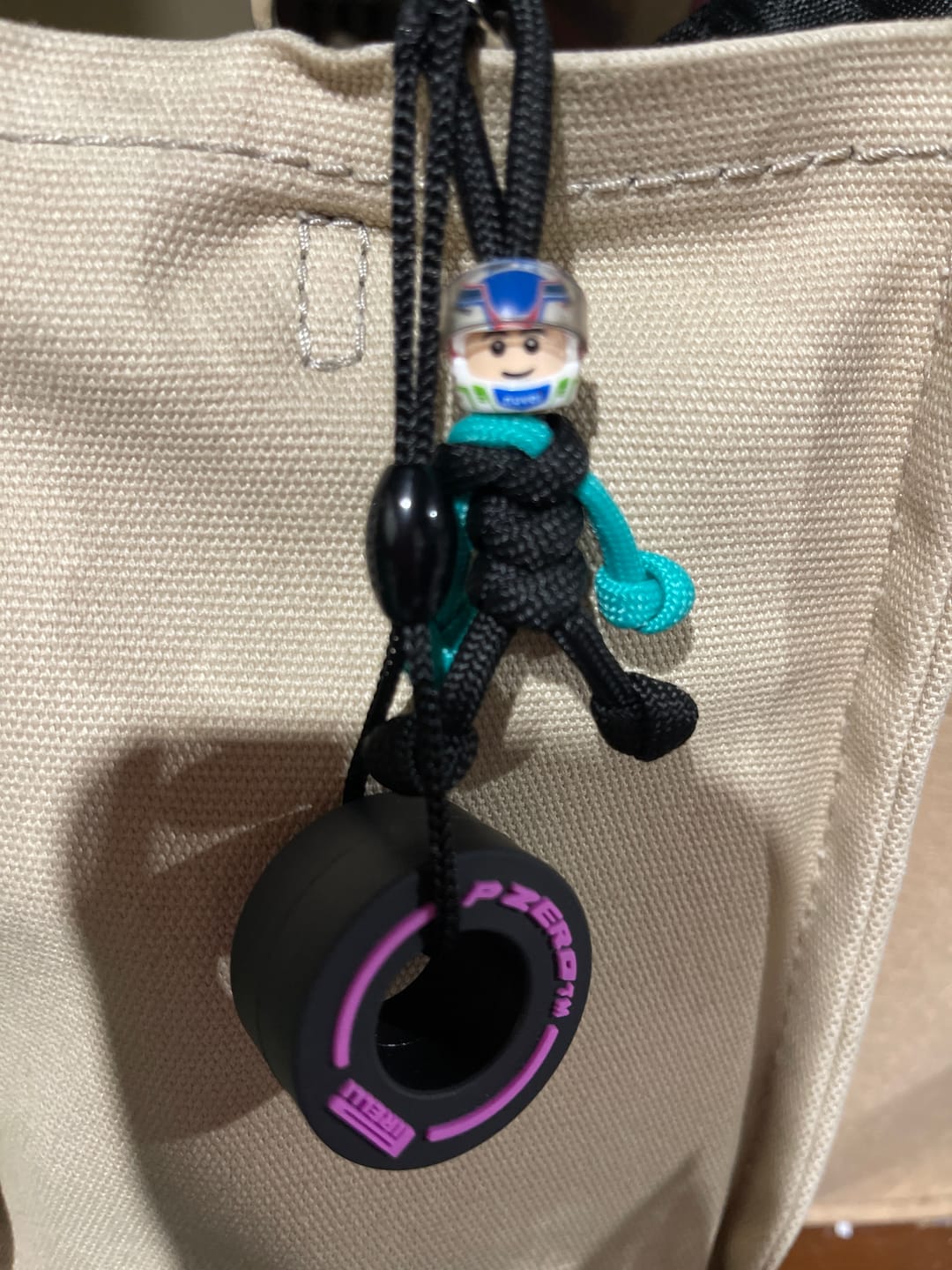 Customer photo review of Kimi Paracord Buddy Keychain