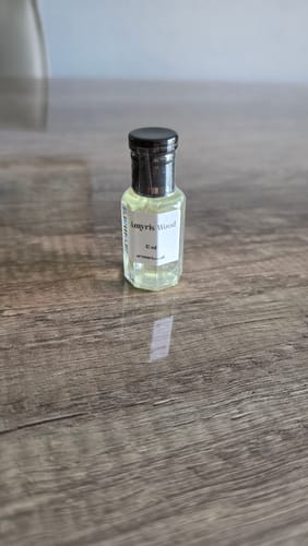 Customer photo review of Amyris Wood