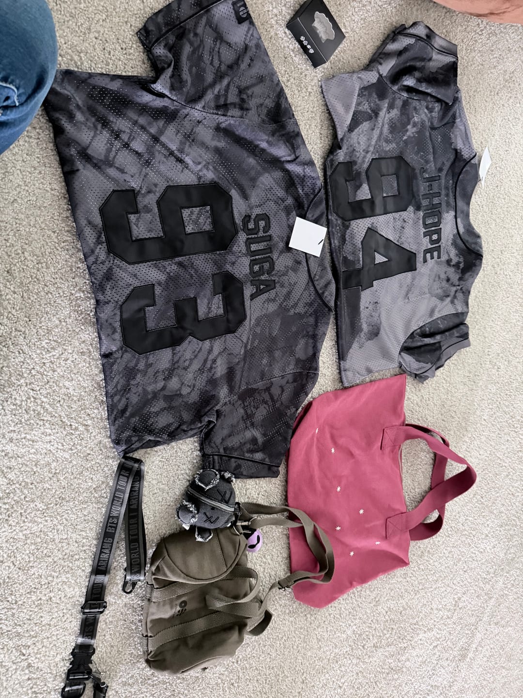 Customer photo review of [2ND PRE-ORDER] BTS - ARIRANG WORLD TOUR OFFICIAL MD MULTI STRAP