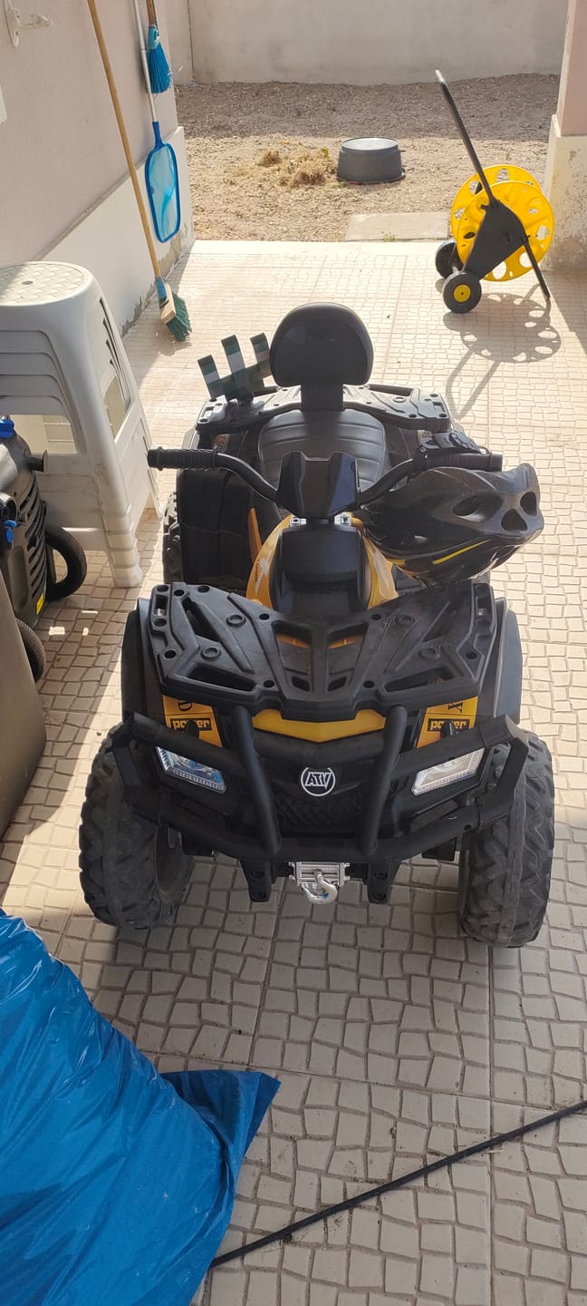 Customer photo review of Mota Elétrica para Criança QUAD XT 4x4 24v Amarela c/ RODAS DE BORRACHA & ASSENTO EM PELE