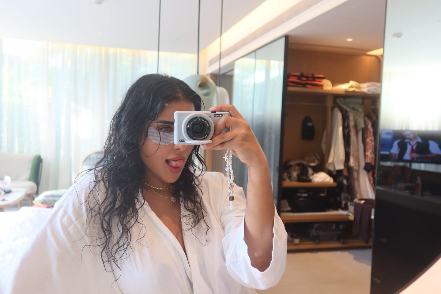 Customer photo review of Tania Hand Chain