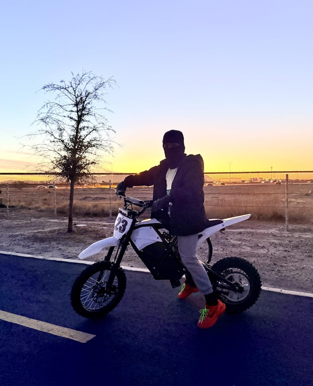Customer photo review of Eskute® NOVA Mini Electric Dirt Bike For Teens & Adults