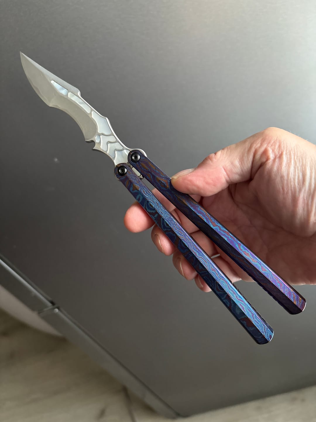 Customer photo review of Armed Shark CK Viper Balisong Clone TC4 Titanium Alloy/Titanium Damascus Handle 14C28N MOV/Damascus Stainless Steel Fake Blade