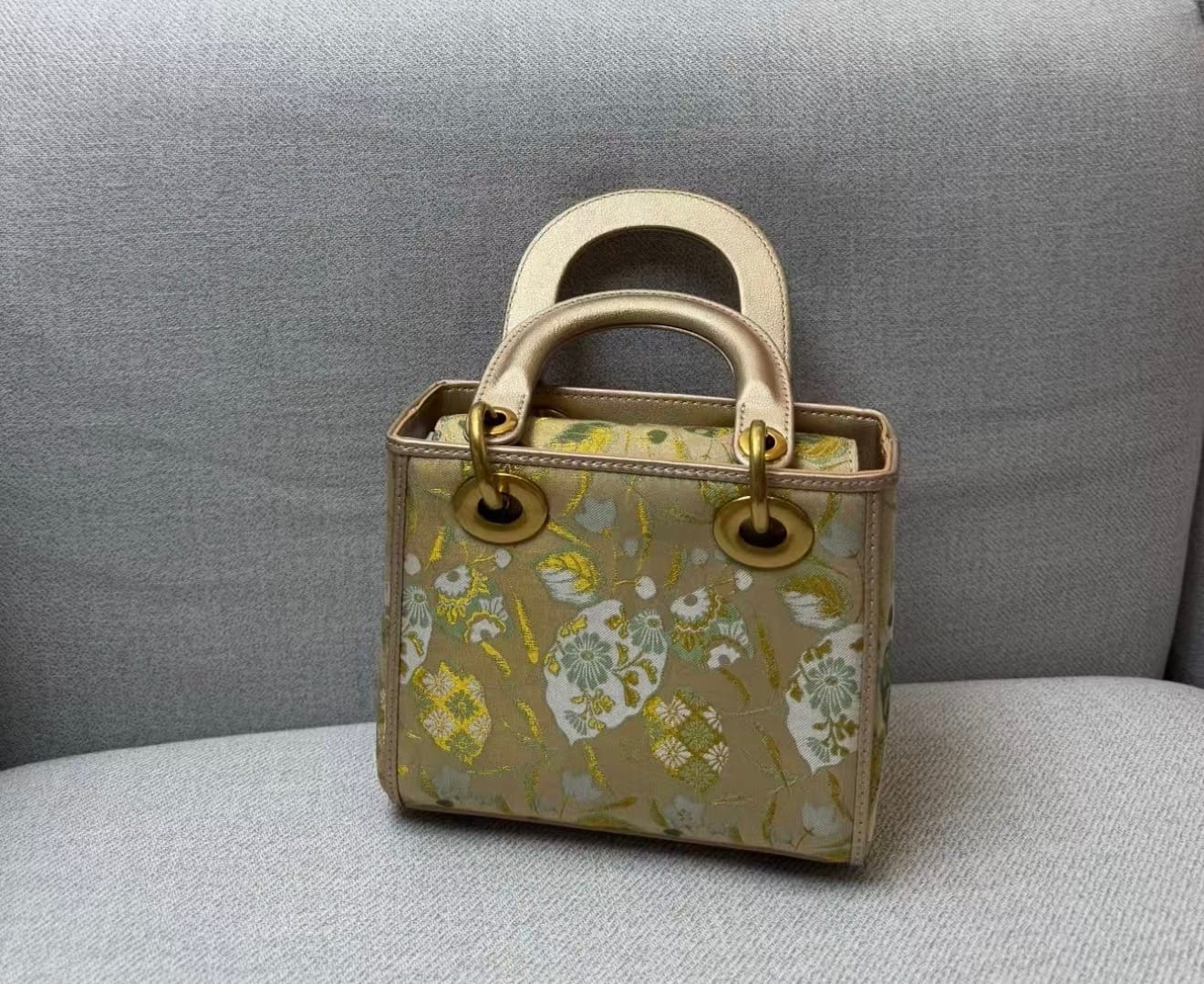 Customer photo review of Tang Gold 17 Gilded Vines Song Brocade Bag