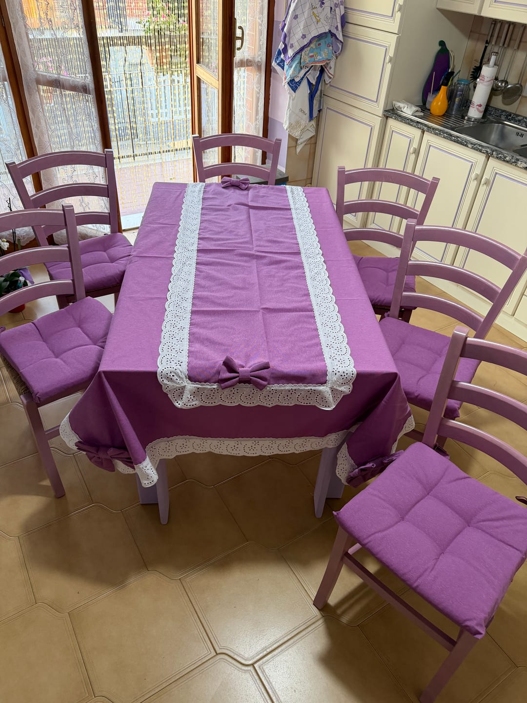 Customer photo review of Tovaglia da Tavola Shabby Chic Copritavolo con Pizzo e Fiocchi Malva Intenso