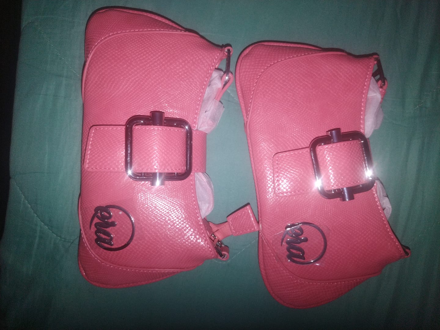 Customer photo review of Pink Lily Shoulder Bag
