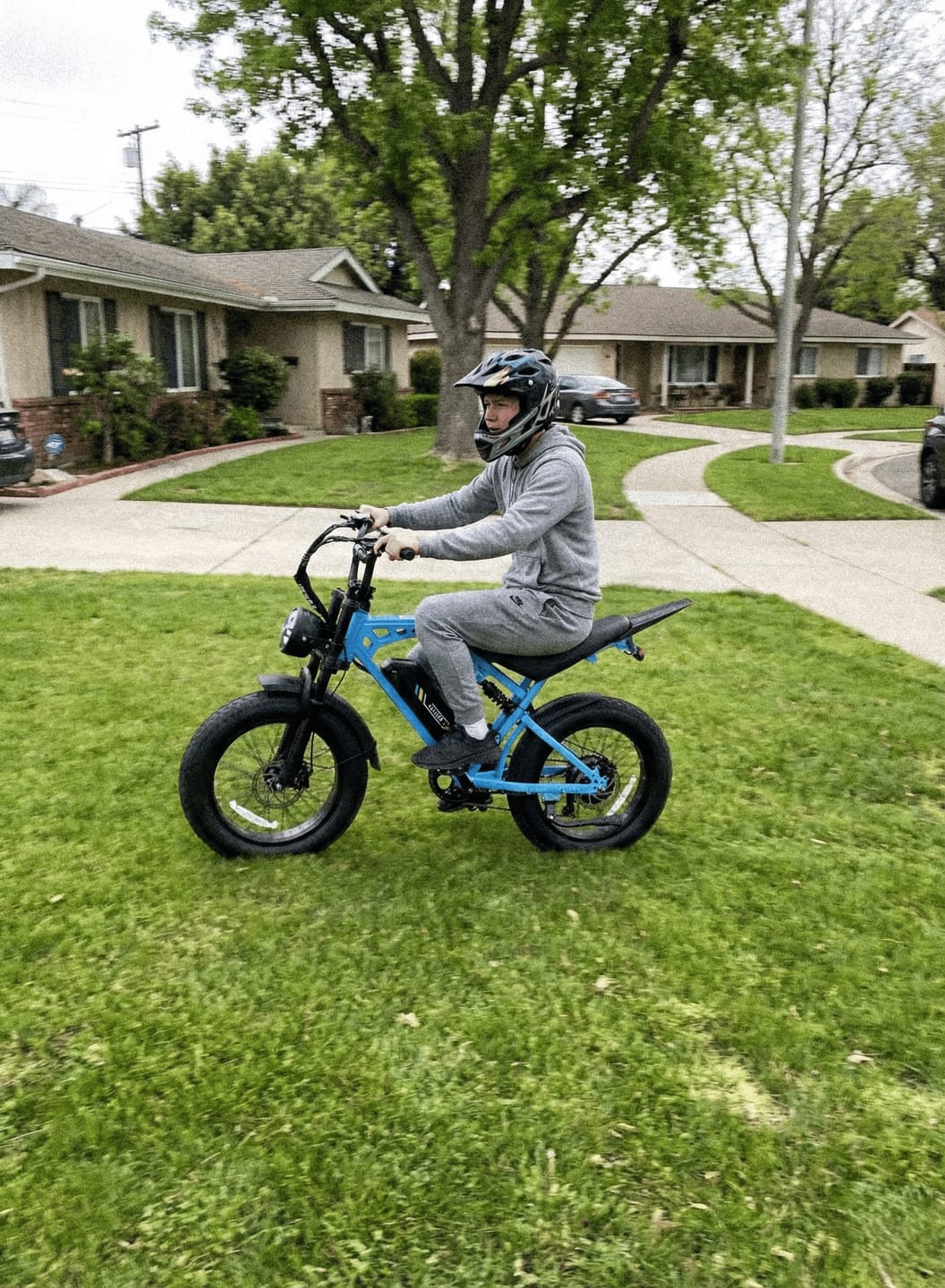 Customer photo review of Eskute® V200 20*4.0" Dirt Electric Bike for Kids&Teens