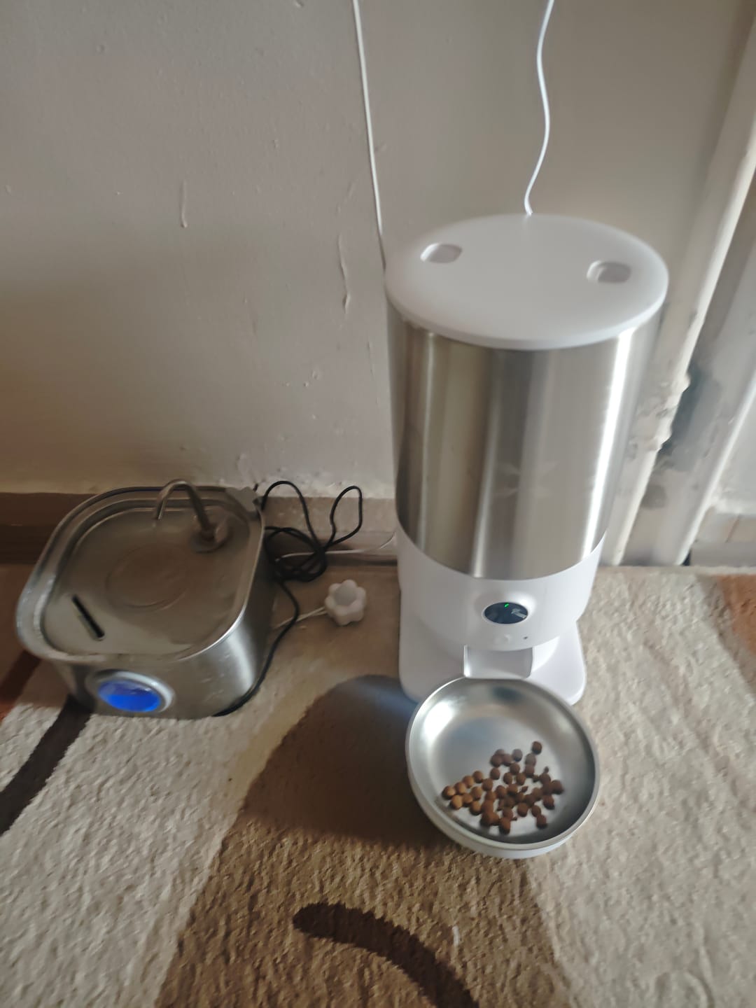 Customer photo review of Akıllı Mama Kabı (Kameralı) | 5L, Mobil Kontrol, Mama Seviye Takip, Çelik Kase, Sesli Görüş (X8605)