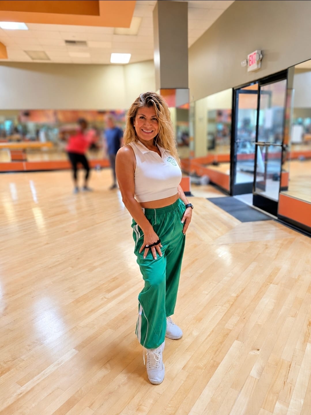 Customer photo review of Color Spree Curvy Track Pants