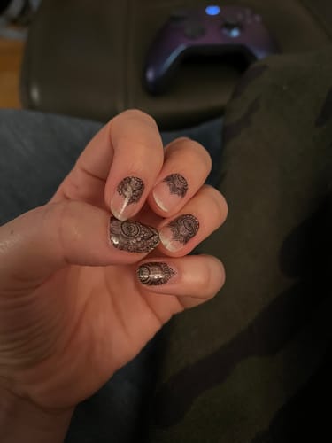 Customer photo review of Henna | Transparent Black Mandala Nail Polish Wrap