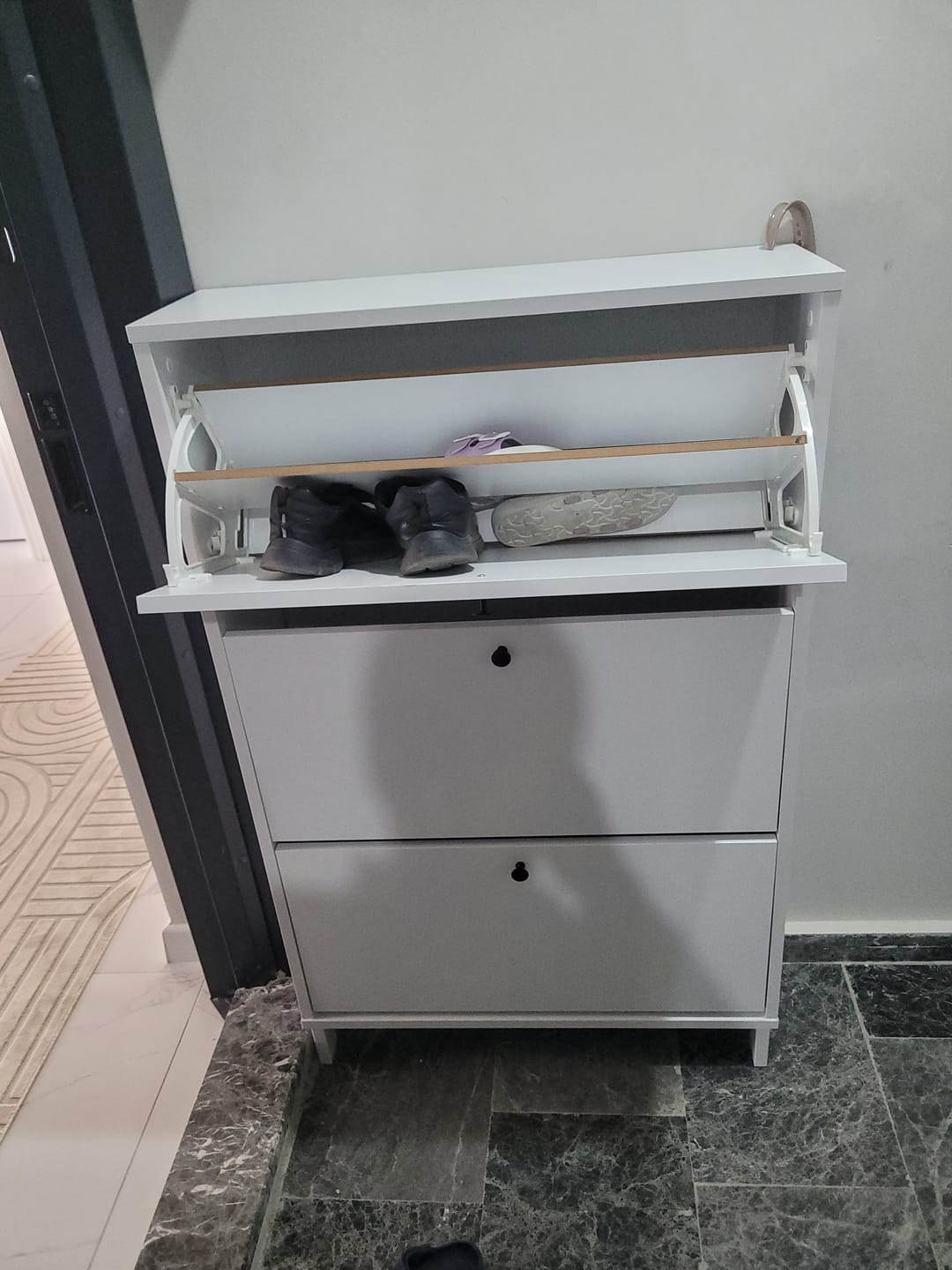 Customer photo review of Rani EB112 Ayakkabılık Düşer Kapaklı 3 Bölmeli Ayakkabılık Beyaz
