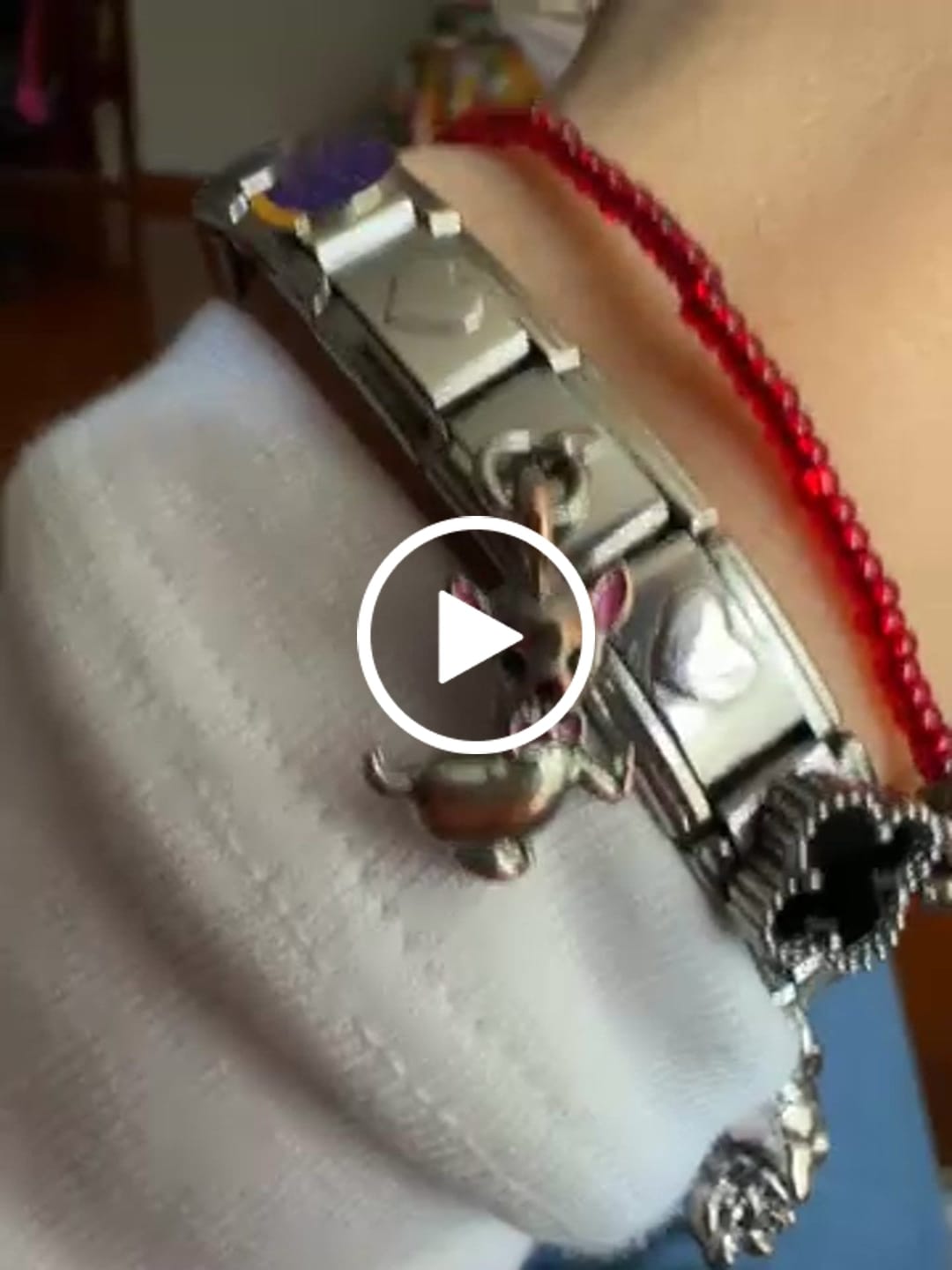 Customer video review of Charm Chihuahua Colgante