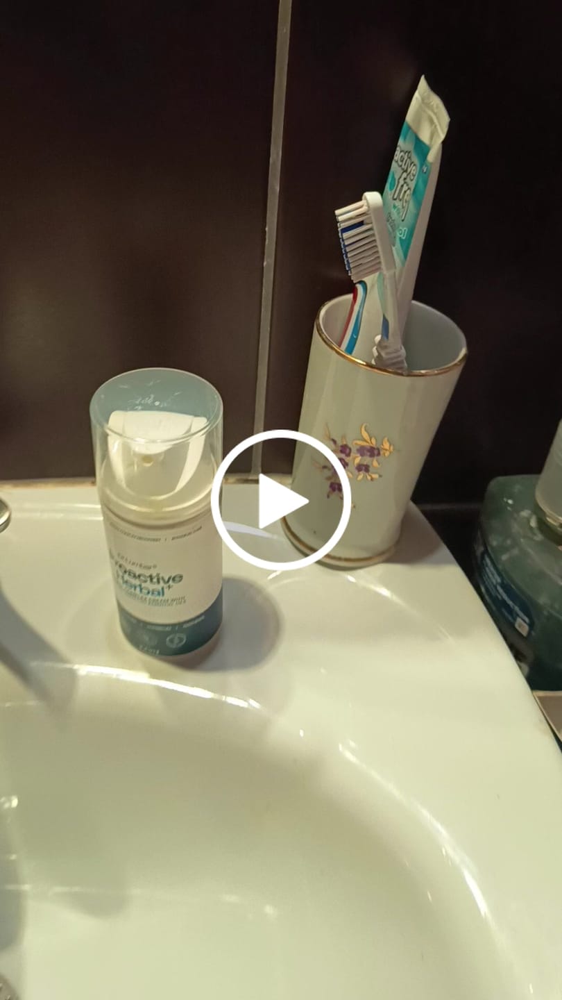 Customer video review of Proactive Herbal+ Speciális Gyógynövény Krém Izmokra, Ízületekre, Talpi Bőnyére