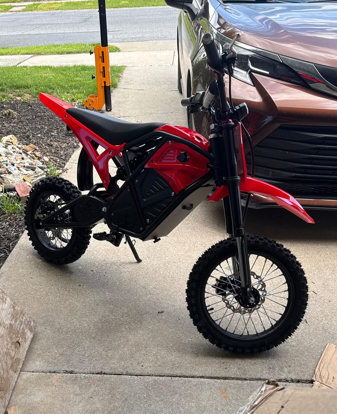 Customer photo review of Eskute® NOVA Mini Electric Dirt Bike For Teens & Adults