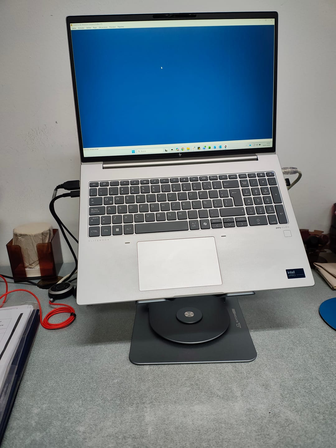 Customer photo review of Soporte de Laptop Giratorio 360 con Ventilador