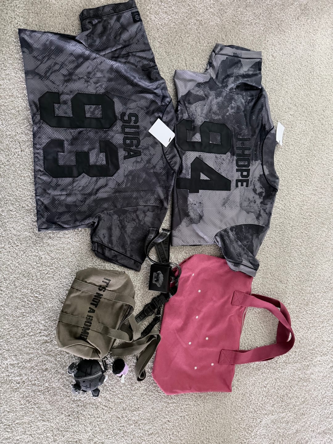 Customer photo review of [2ND PRE-ORDER] BTS - ARIRANG WORLD TOUR OFFICIAL MD FABRIC BAG